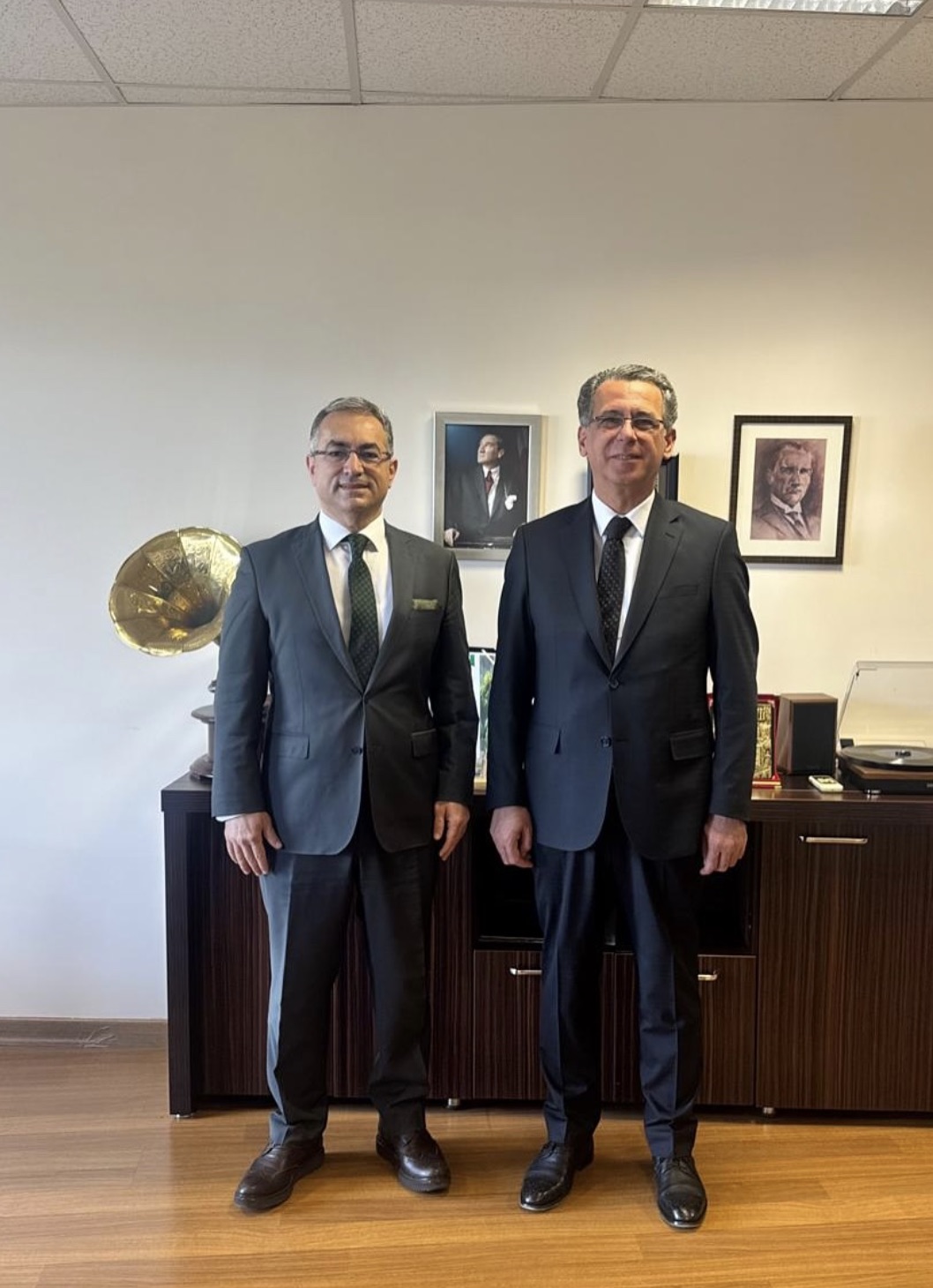 Doç. Dr. Cemal Fazıl KARAKAŞ ‘un Medeni Usul ve İcra ve İflas Hukuku Anabilim Dalı Öğretim üyesi olarak görevine başladığını memnuniyetle duyuruyoruz