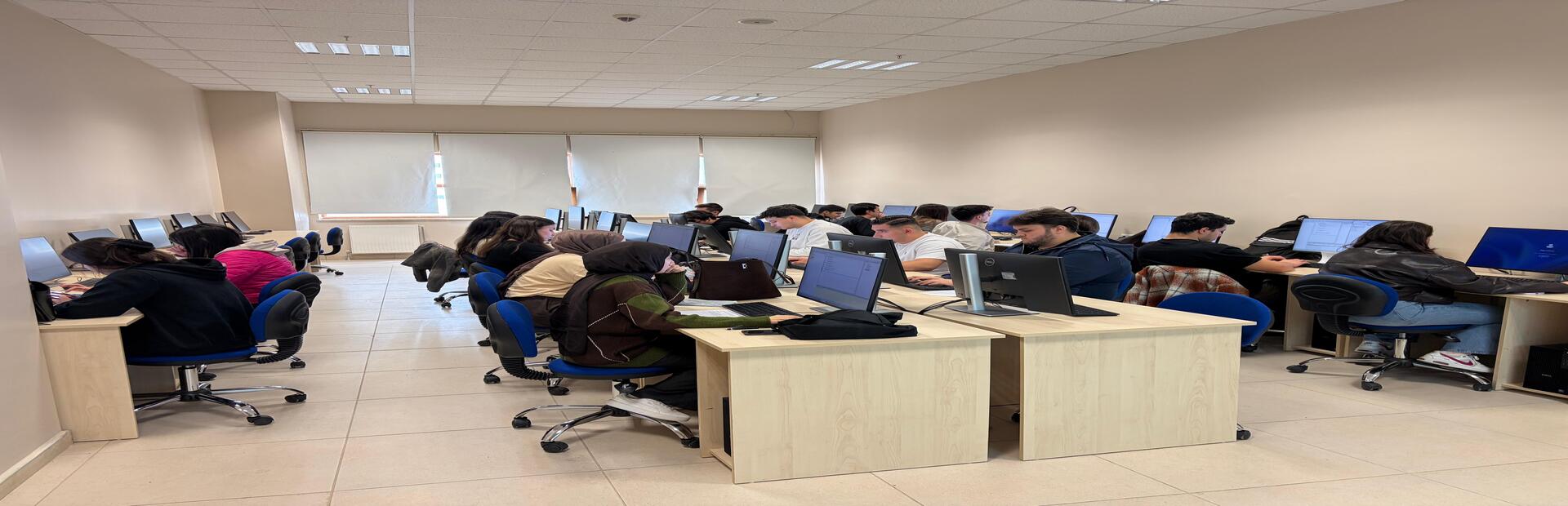 UFUK ÜNİVERSİTESİ BİLGİSAYAR MÜHENDİSLİĞİ BÖLÜMÜ BİLGİSAYAR LABORATUVARI